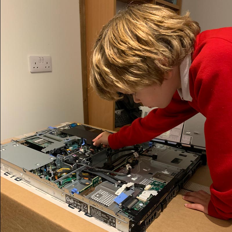 Image of Install of Internal SD Card Into a Dell PowerEdge R330